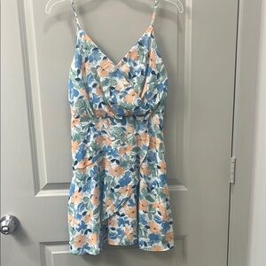 Blue and White Mini Sundress with Spaghetti Straps and V-Neck for Casual Wear